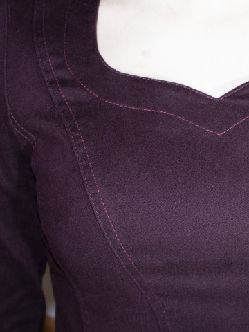 Дамска рокля от велур в цвят вишнев махагон Дамска рокля от велур в цвят вишнев махагон