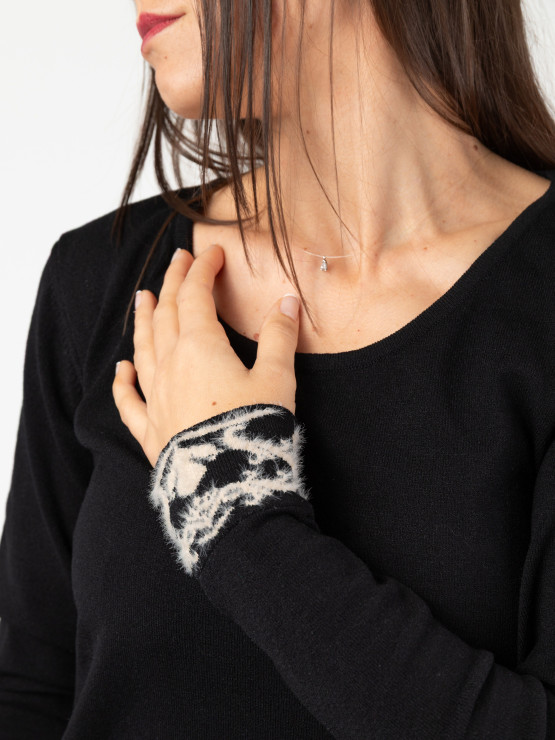 Черен пуловер с жакардови акценти "Контраст"