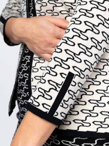 Дамска жилетка тип сако с огледален жакард в бежово