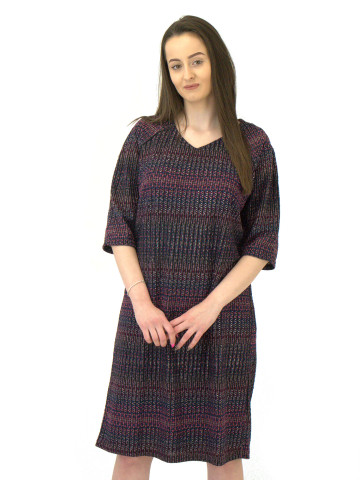 Права рокля с ръкав 7/8 и остро деколте Права рокля с ръкав 7/8 и остро деколте